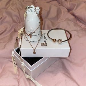 PANDORA!! Beautiful rose gold set!!